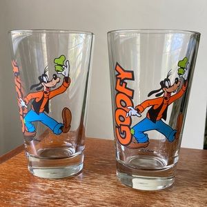 Set of 2 vintage large Goofy Disney pint glasses